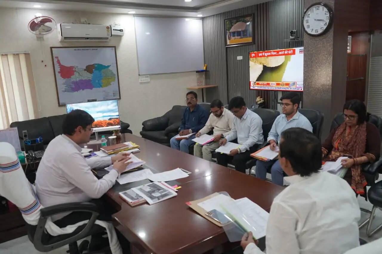 पीएम सूर्य घर योजना को लेकर जिला स्तरीय समिति की बैठक, 13 कैंडिडेट विलेज का चयन