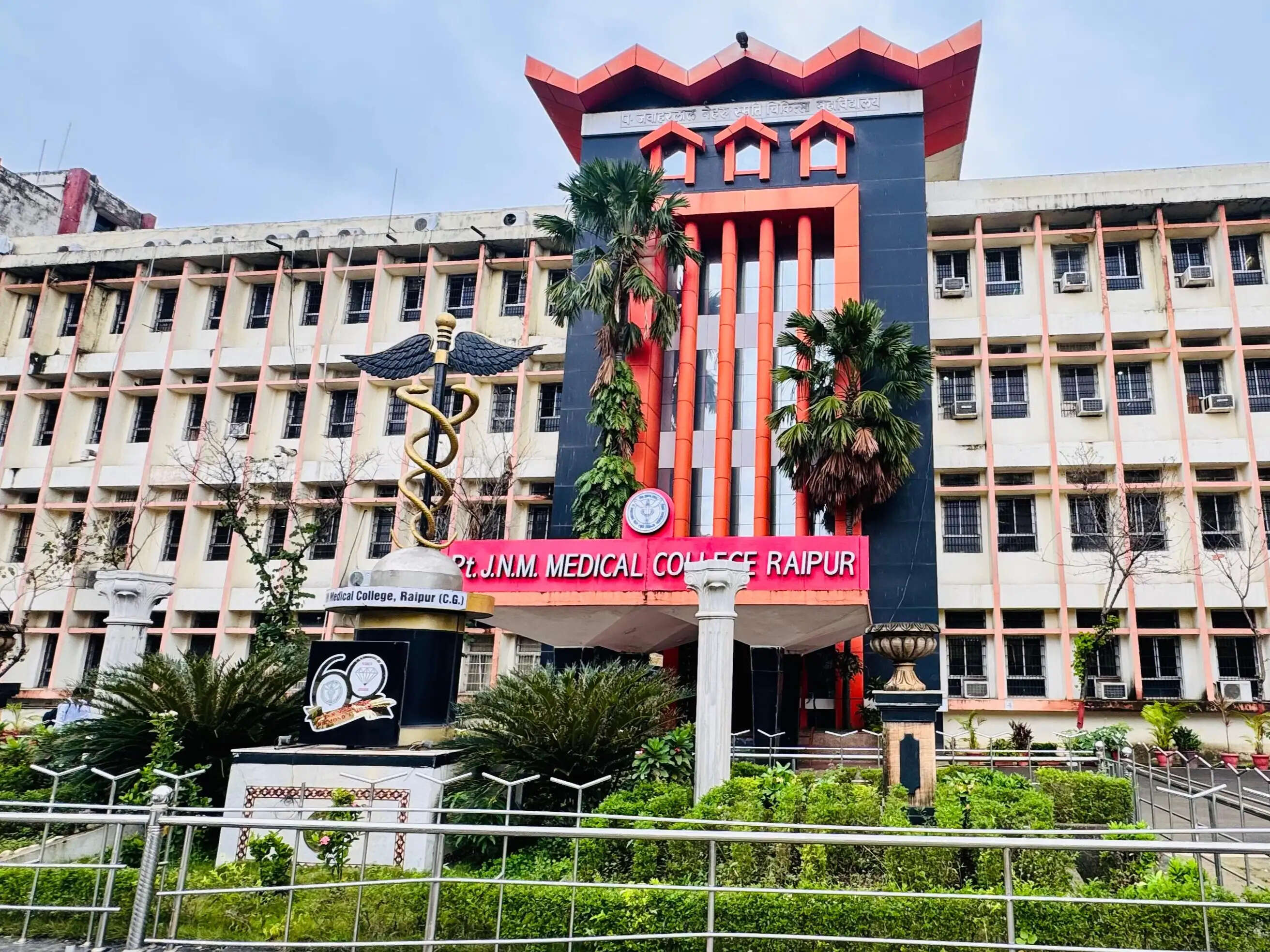 छत्तीसगढ़ में एमबीबीएस इंटर्न डॉक्टर स्टाइपेंड बढ़ाने की मांग को लेकर अनिश्चितकालीन हड़ताल पर