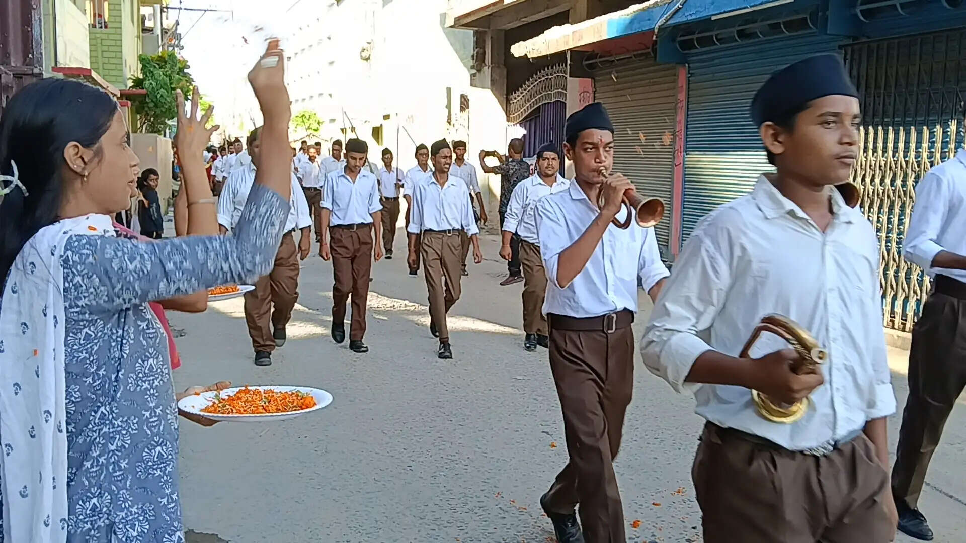 हिन्दू साम्राज्य दिवस पर आरएसएस का हुआ भव्य पथ संचलन