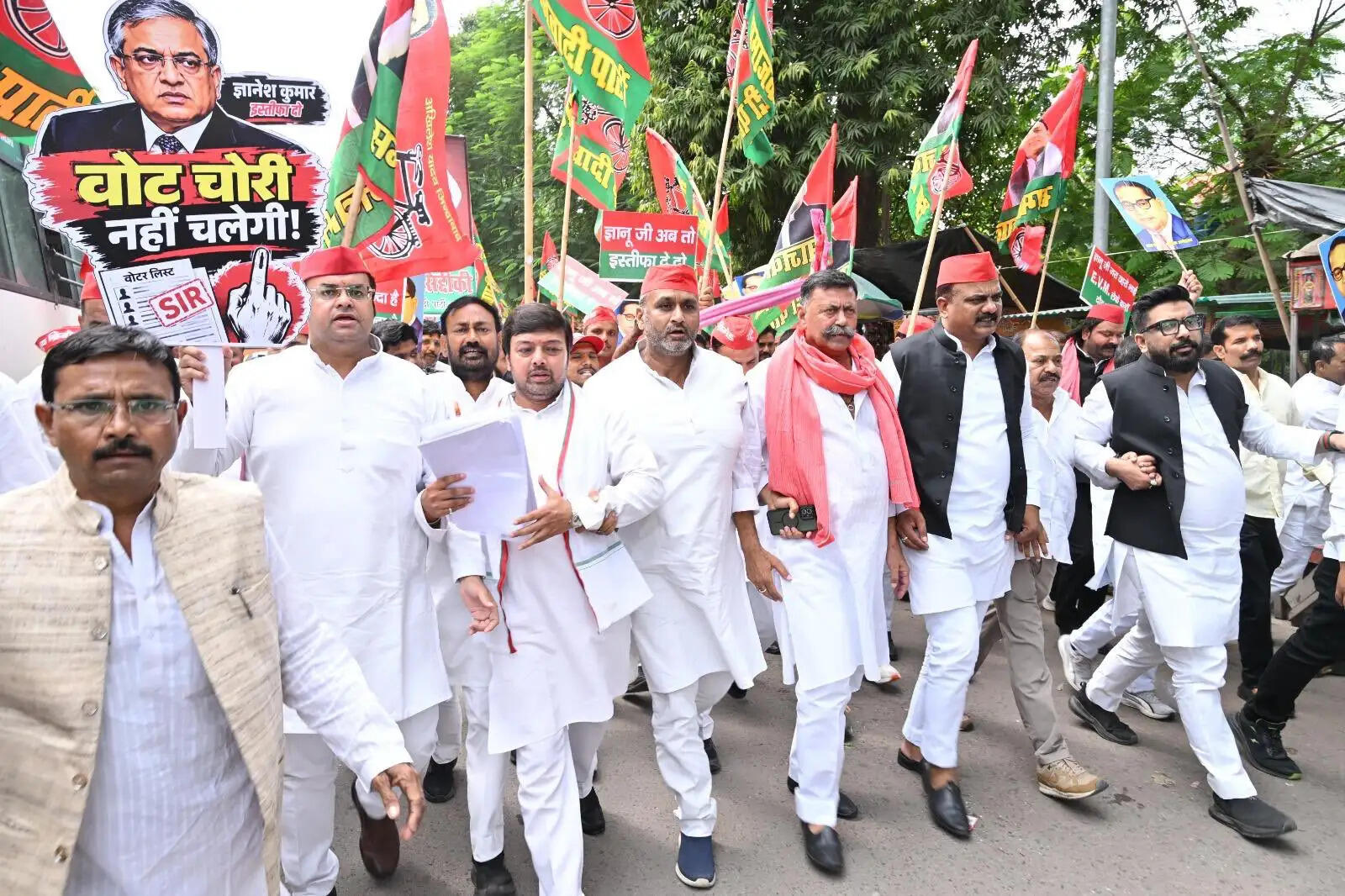 उप्र में सपा का मुख्य चुनाव आयुक्त ज्ञानेश कुमार के खिलाफ हल्ला बोल, मांगा इस्तीफा