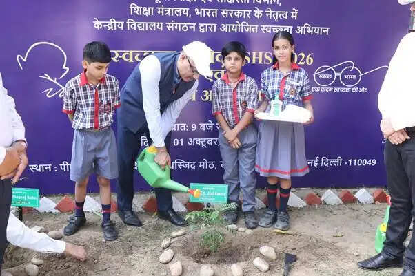 स्वच्छता ही सेवा 2026: शिक्षा विभाग के सचिव ने पीएम श्री स्कूल में किया श्रमदान, छात्रों ने लिया स्वच्छता का संकल्प