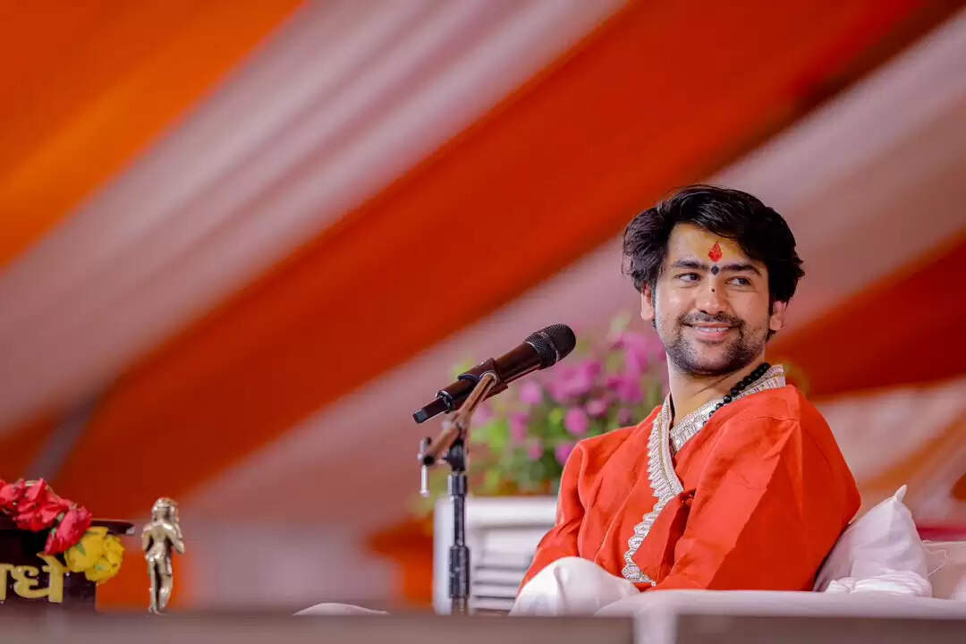 भारत में तनातनी नहीं सनातनी चाहिए, तिरंगे में चांद नहीं चांद पर तिरंगा चाहिए : धीरेंद्र कृष्ण शास्त्री