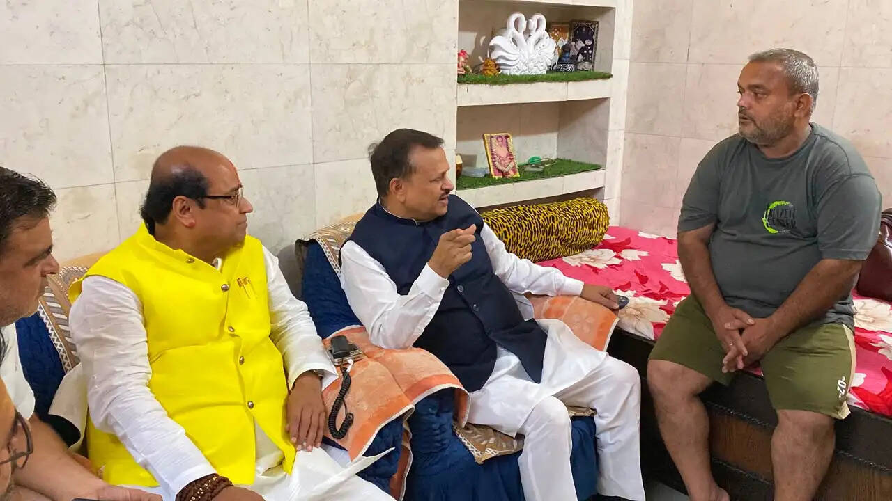 संकट की घड़ी में परिवारों के साथ खड़ा रहना ही जनसेवा की सच्ची भावना : रमेश अवस्थी
