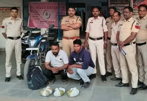 गांजा तस्करी में दो आरोपित गिरफ्तार, करीब तीन किलो गांजा और मोटरसाइकिल जब्त