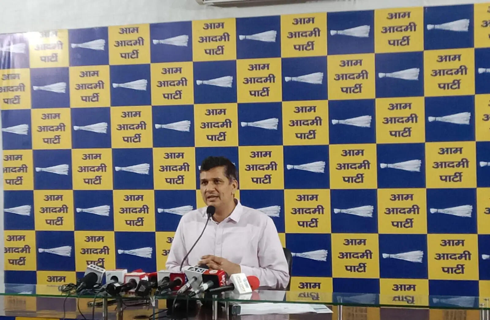 स्वास्थ्य विभाग में घोटाले पर आम आदमी पार्टी ने रेखा गुप्ता सरकार पर साधा निशाना