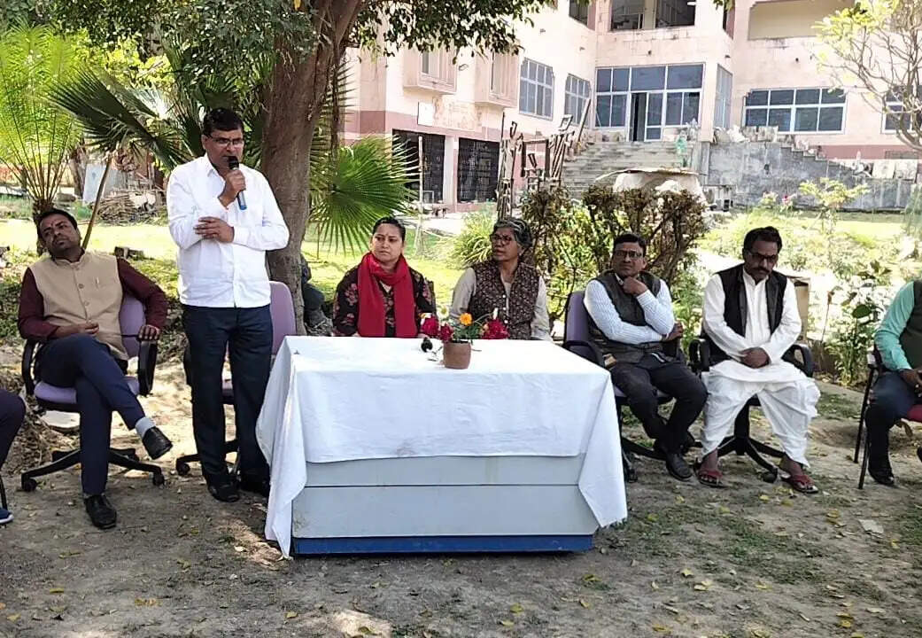 विद्यार्थियों को जड़ों से जोड़ती हैं कार्यशालाएं : डॉ. मिठाई लाल