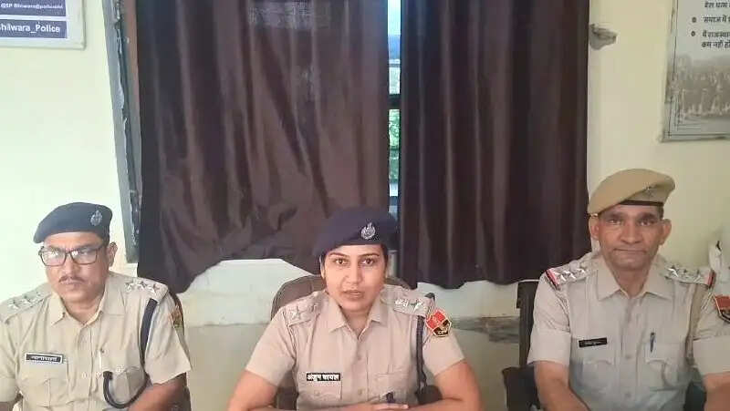 नाकाबंदी तोड़ी, स्टॉप स्टिक भी लांघी... लेकिन पंचर ने खोल दिया नशे के कारोबार का राज