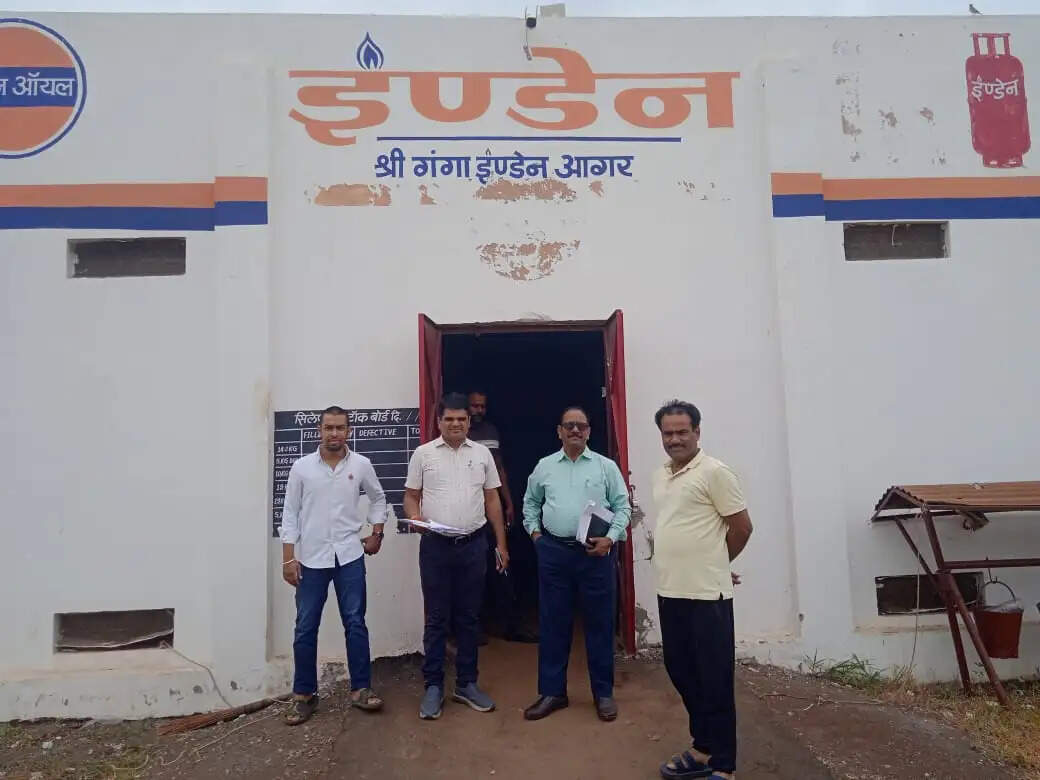 आगरमालवा: गैस एजेंसी पर बड़ी कार्रवाई, 828 घरेलू सिलेंडर राजसात