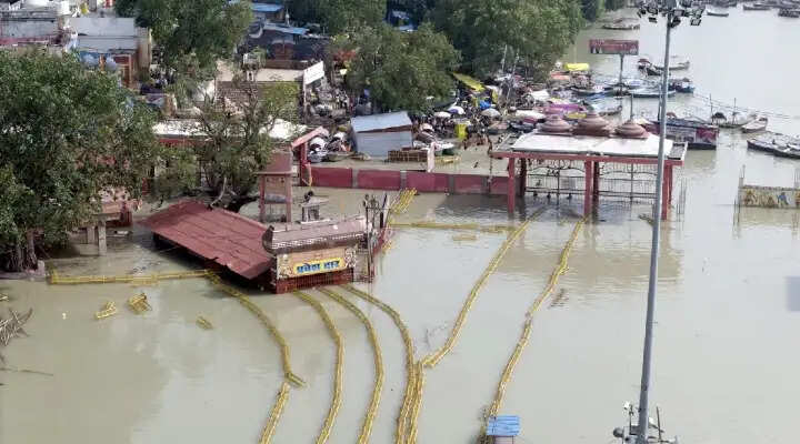 उत्तर प्रदेश में बाढ़ का बढ़ रहा दायरा, गंगा-यमुना समेत कई नदियां उफान पर, वाराणसी, प्रयागराज से बिजनौर तक हालात चुनौतीपूर्ण