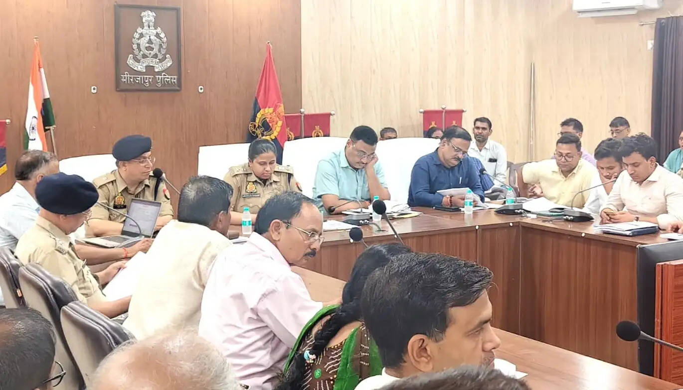 पुलिस भर्ती परीक्षा पर प्रशासन की पैनी नजर, डीएम-एसपी बोले- नकल पर होगी सख्त कार्रवाई