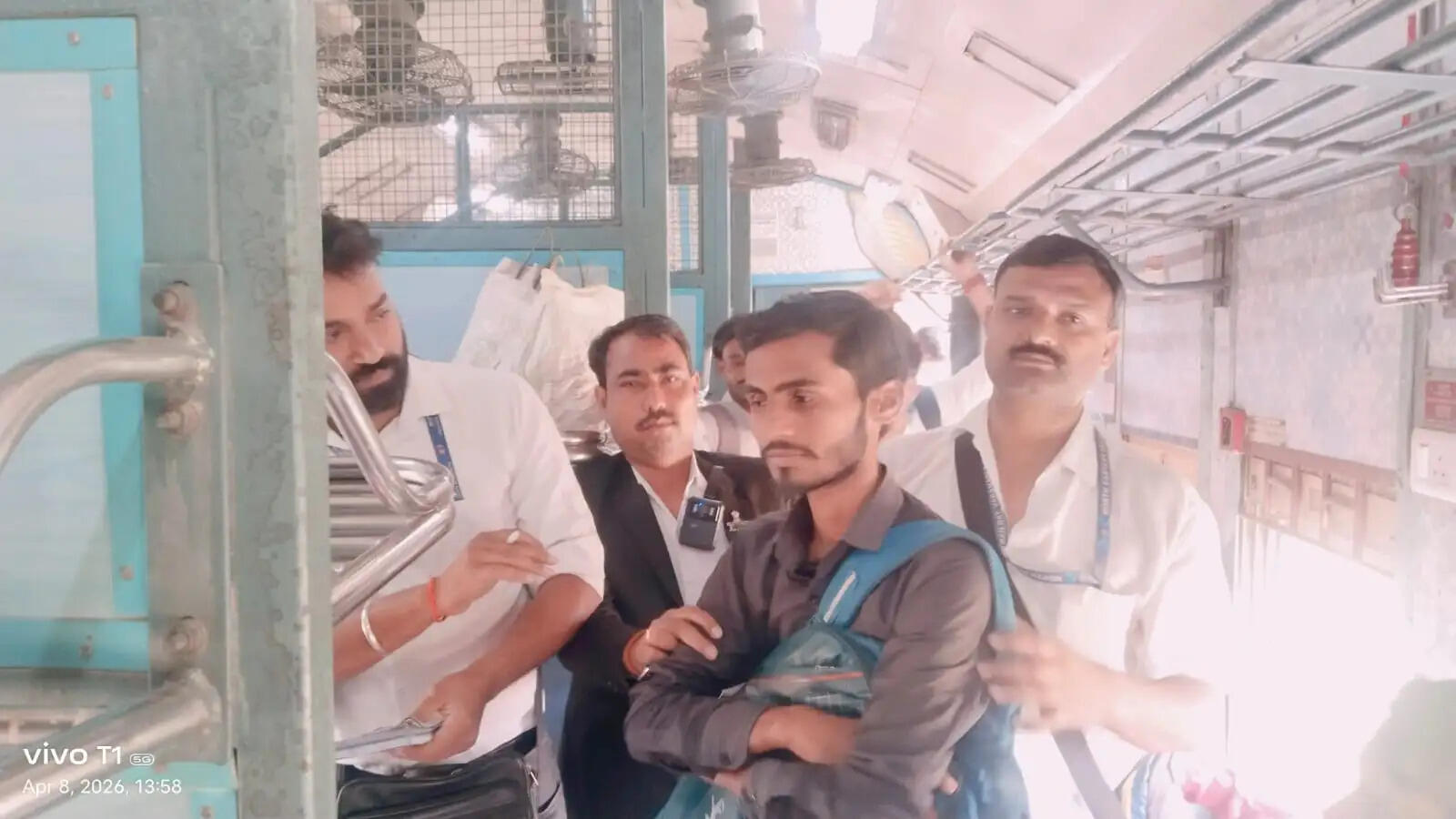 छपरा-सीवान रेलखंड पर सघन जांच, 103 बिना टिकट यात्री पकड़े गए