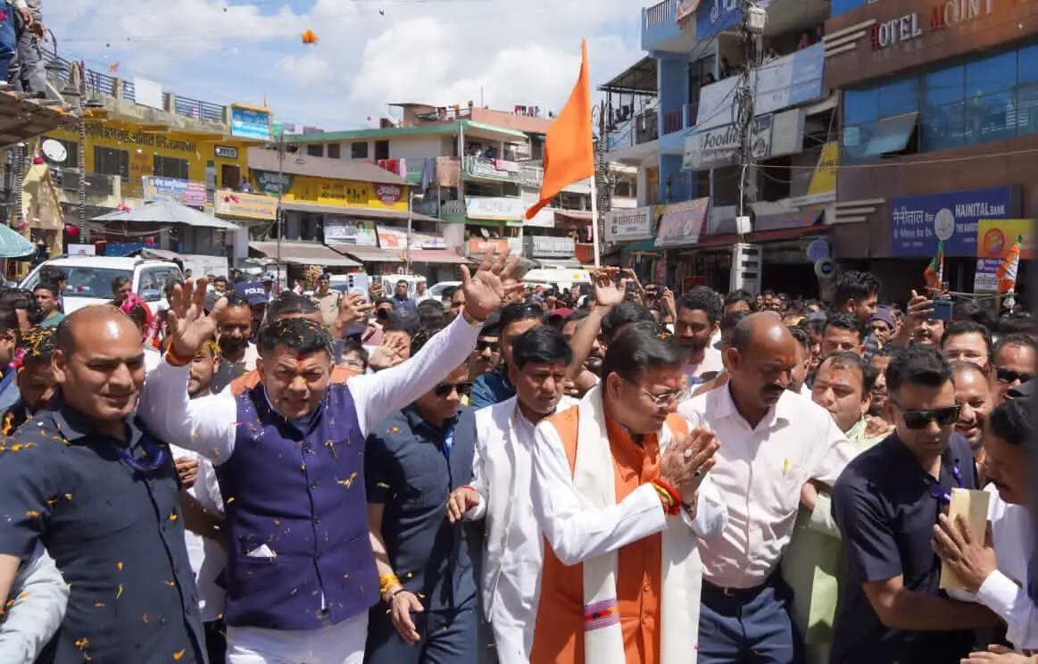 चम्पावत दौरे पर सीएम धामी, विकास योजनाओं को दी रफ्तार