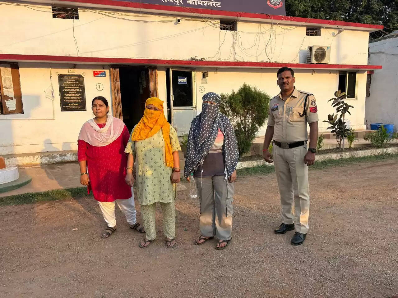 पारिवारिक विवाद में हत्या का खुलासा, पत्नी व बेटी सहित तीन गिरफ्तार