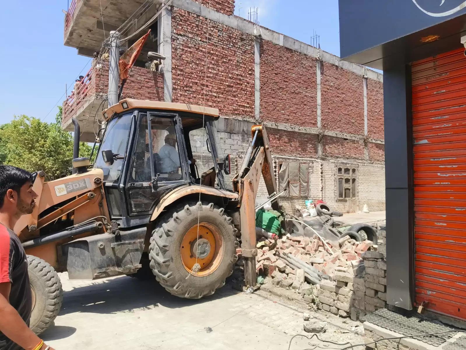 यमुनानगर में कुख्यात काला कबाड़ी की अवैध संपत्ति पर चला पीला पंजा