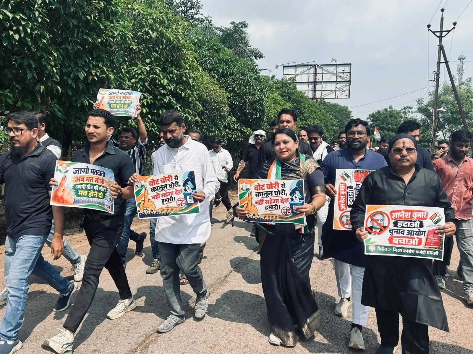 वोट चोरी के आरोपों को लेकर कांग्रेस का प्रदर्शन, कलेक्ट्रेट घेरकर की कार्रवाई की मांग