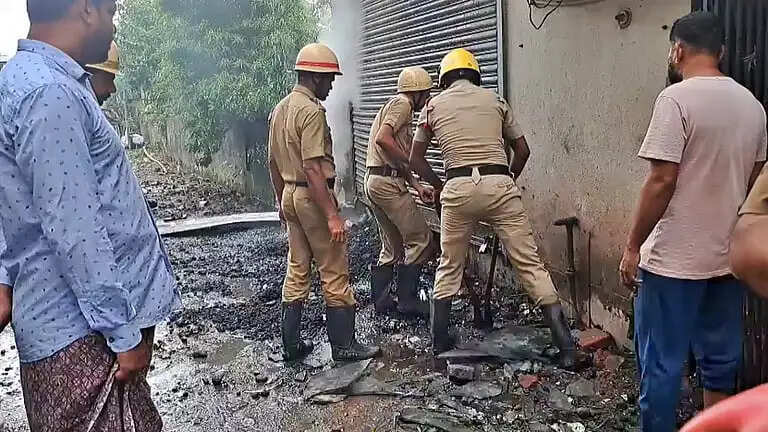 उत्तर 24 परगना में जब्त पटाखों के गोदाम में विस्फोट से दहशत, पुलिस की कार्यप्रणाली पर सवाल