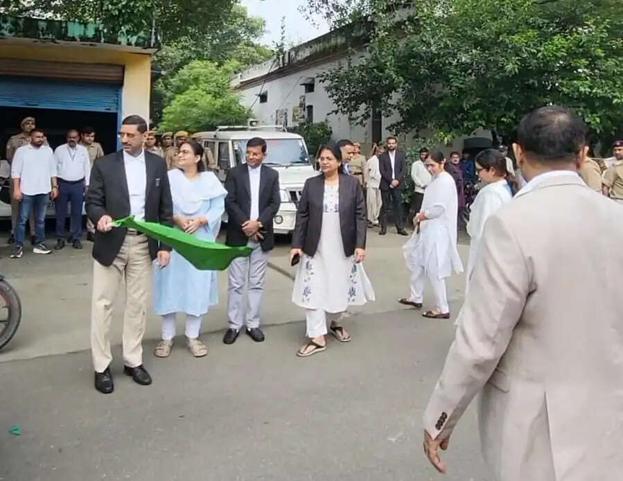 राष्ट्रीय लोक अदालत के प्रचार प्रसार के लिए निकाली गई वाहन रैली