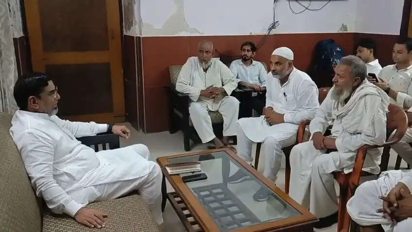 सफाई कर्मचारियों की मांगों का समर्थन कर विधायक आफताब अहमद ने सरकार को घेरा