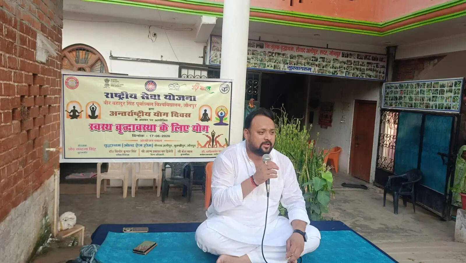 पीयू ने किया वृद्धाश्रम में योग कार्यक्रम