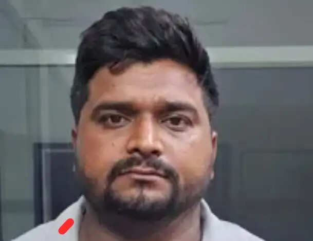 बिहार और यूपी पुलिस अधिकारियों से ठगी करने वाला गिरफ्तार