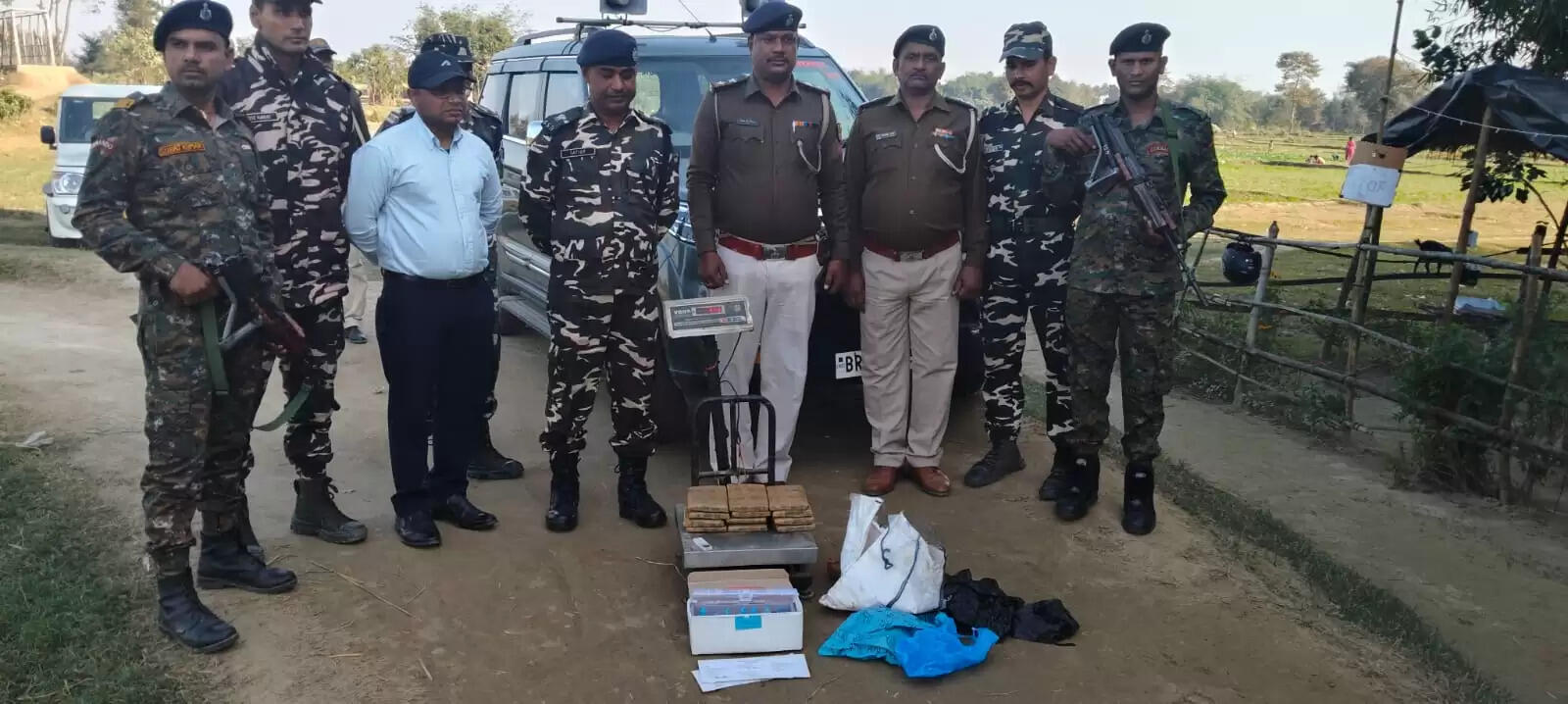 एसएसबी व पुलिस की संयुक्त कारवाई में चरस और अफीम बरामद