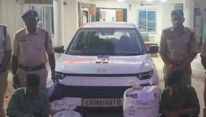 कांकेर में 20.235 किलो गांजा के साथ कार सवार दाे आरोपित गिरफ्तार