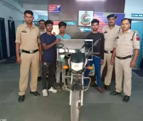 चाेरी के तीन आराेपित गिरफ्तार, भेजे गए जेल