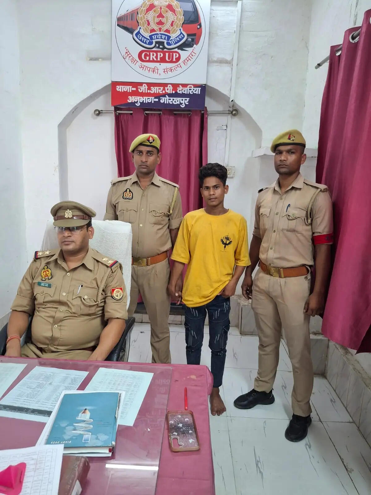 देवरिया: बिहार पुलिस और जीआरपी ने शातिर चोर को दबोचा