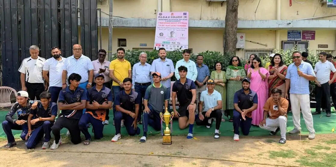 पीजीडीएवी कॉलेज ने जीता स्वामी दयानंद सरस्वती टी-20 डे-नाइट टूर्नामेंट का खिताब