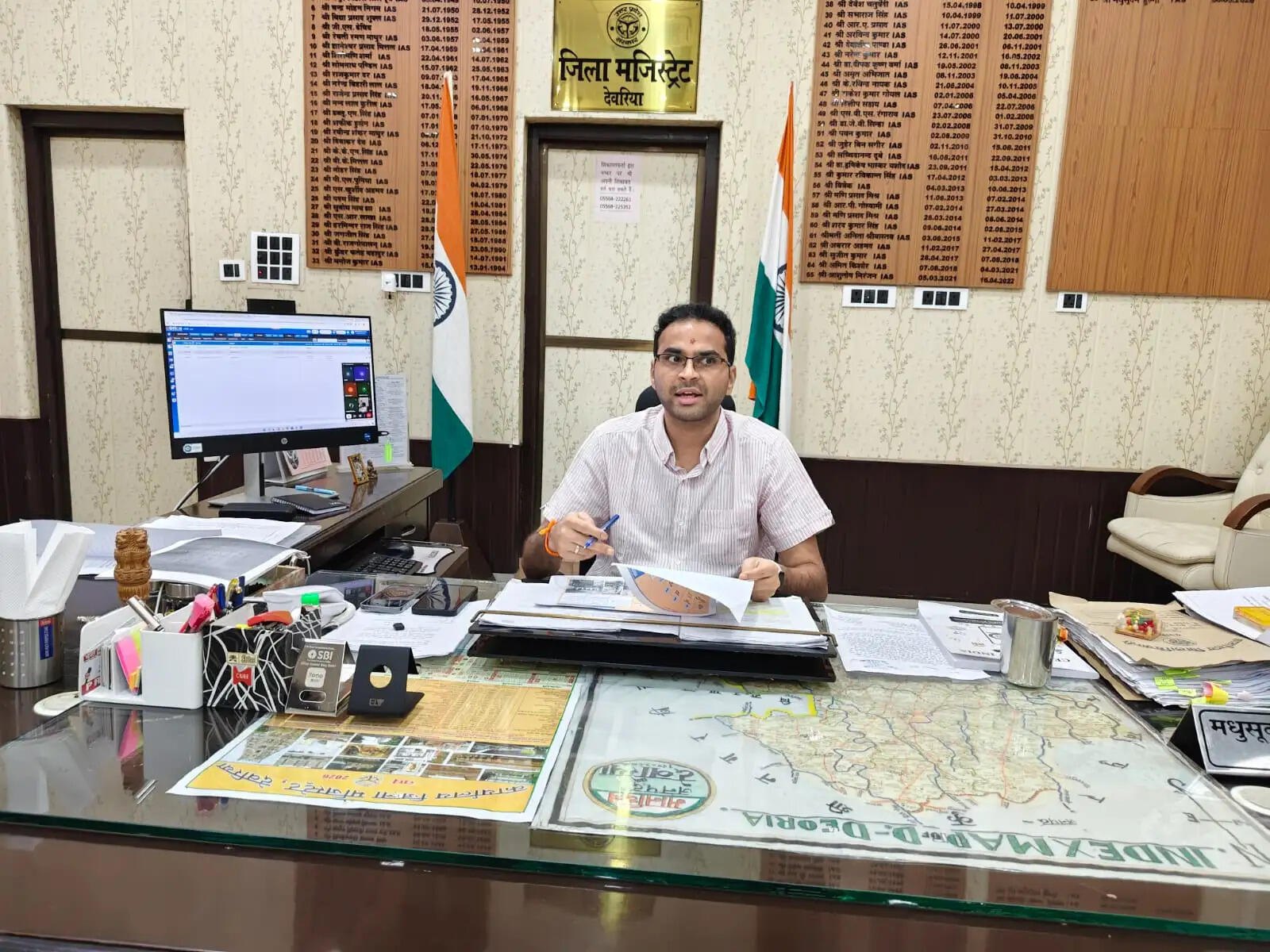देवरिया : बैठक में अनुपस्थित रहने पर अधिशासी अभियंता का एक दिन का वेतन रोकने का जिलाधिकारी ने दिए आदेश