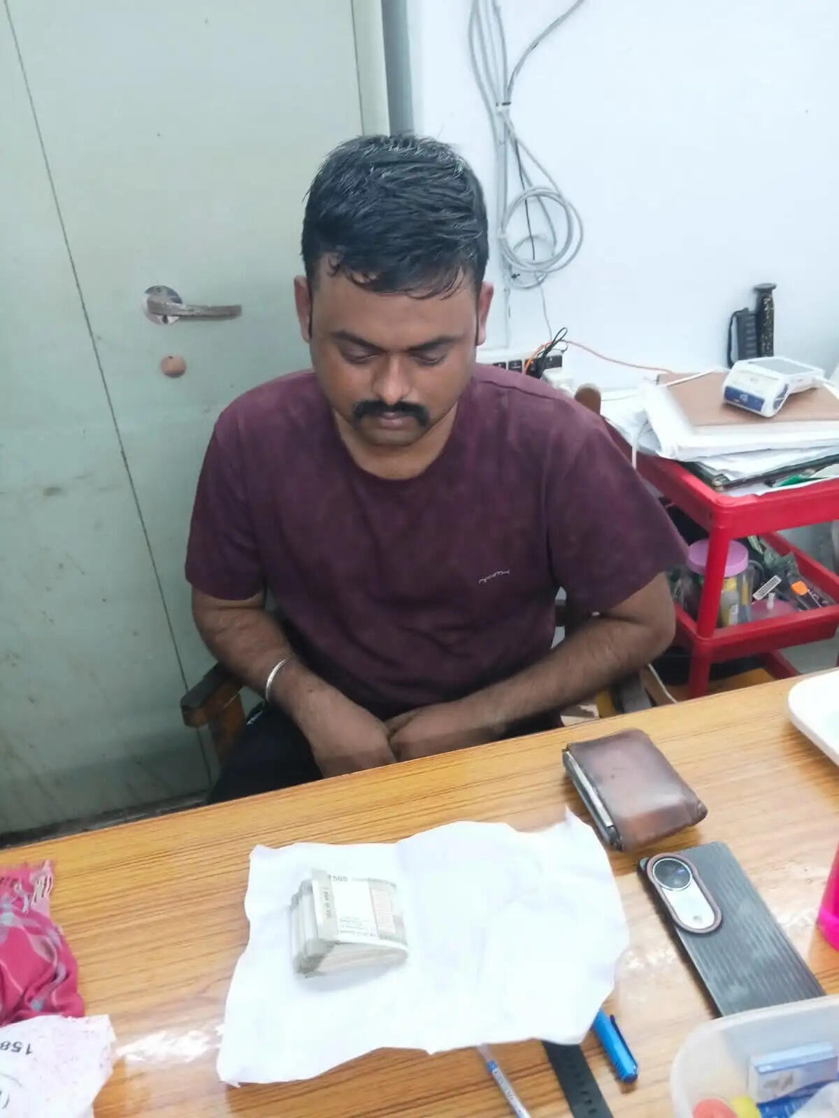 15 हजार रुपये रिश्वत लेते एसीबी के हत्थे चढ़े बांटरा थाने के सब-इंस्पेक्टर सुब्रत सरकार