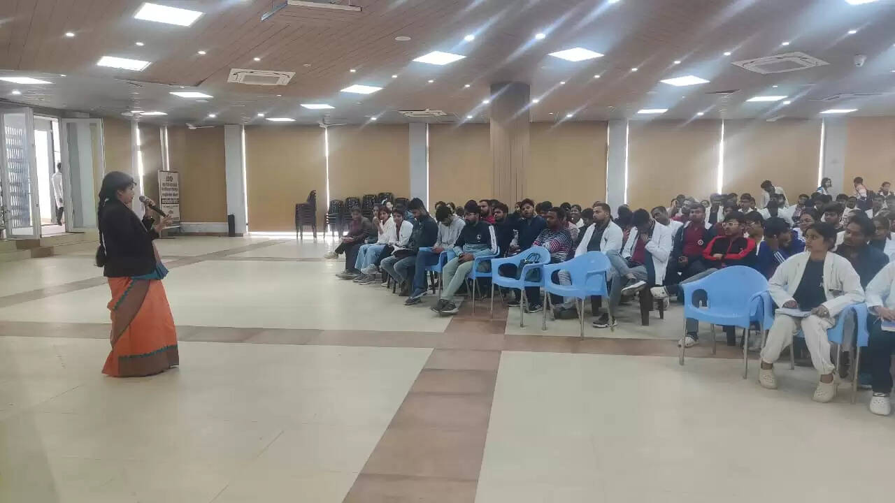 नशामुक्ति और स्वास्थ्य जागरूकता के साथ रासेयो ने दिया जनसेवा का संदेश