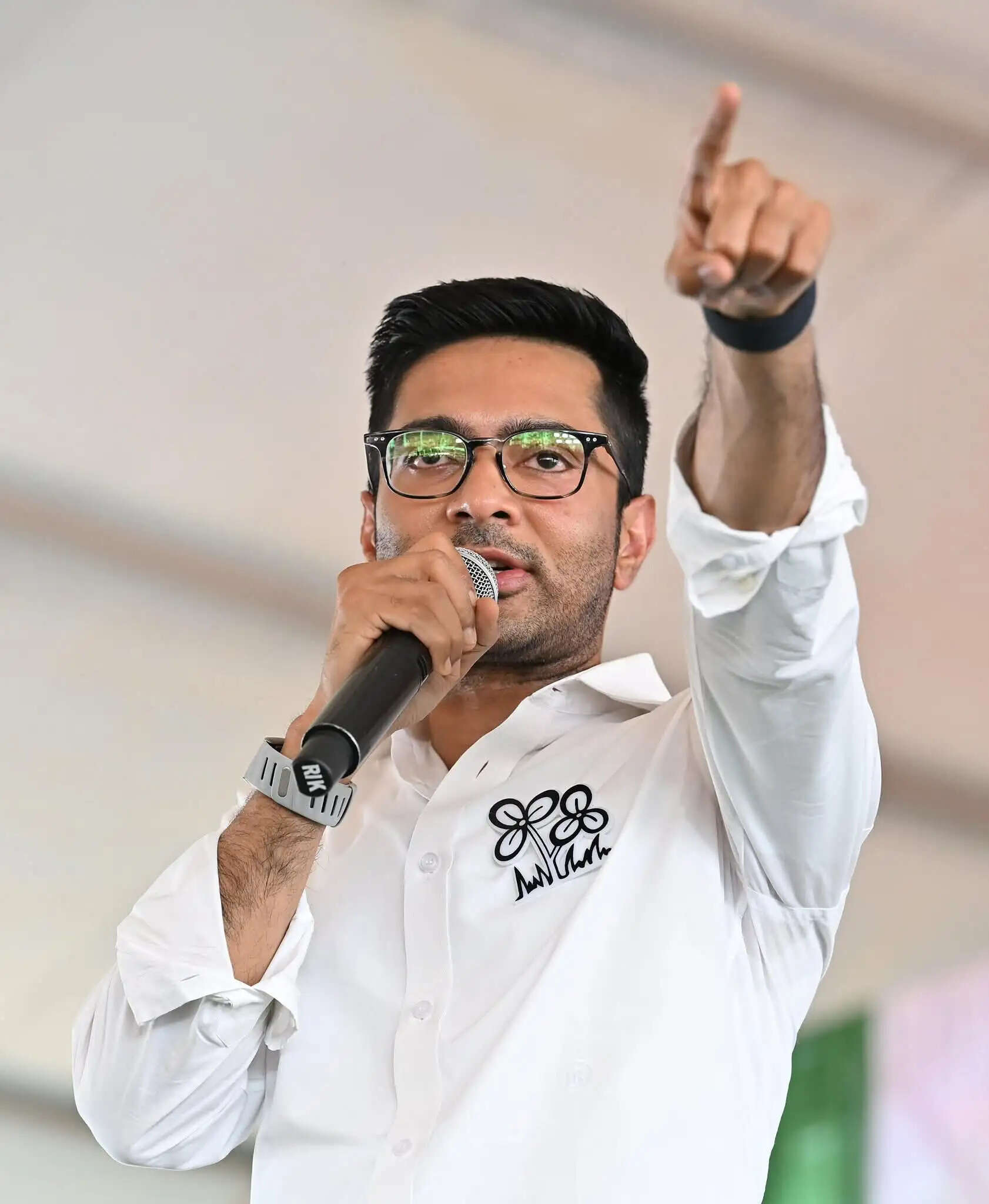 नेताजी की उक्ति को लेकर योगी पर अभिषेक बनर्जी का तीखा प्रहार