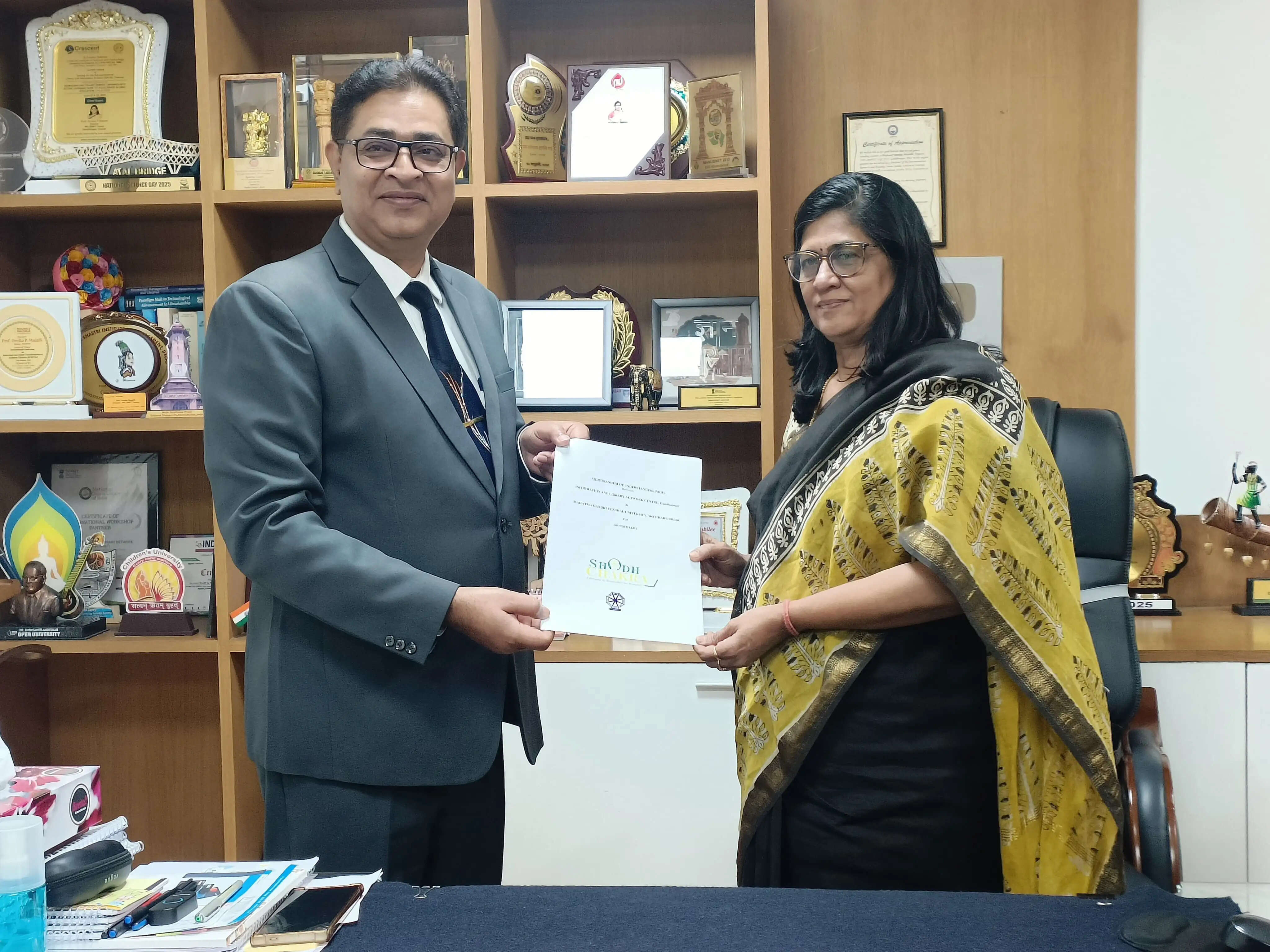 एमजीसीयू का इन्फ्लिबनेट केंद्र के साथ एमओयू