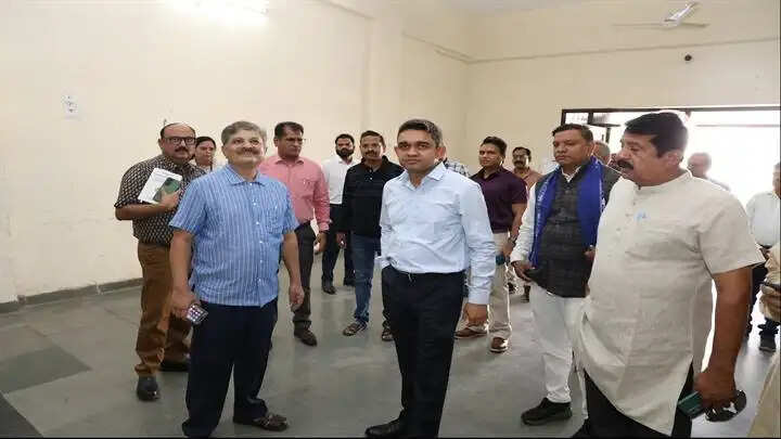 मप्रः मुख्य निर्वाचन पदाधिकारी ने भोपाल ईवीएम गोडाउन का किया निरीक्षण