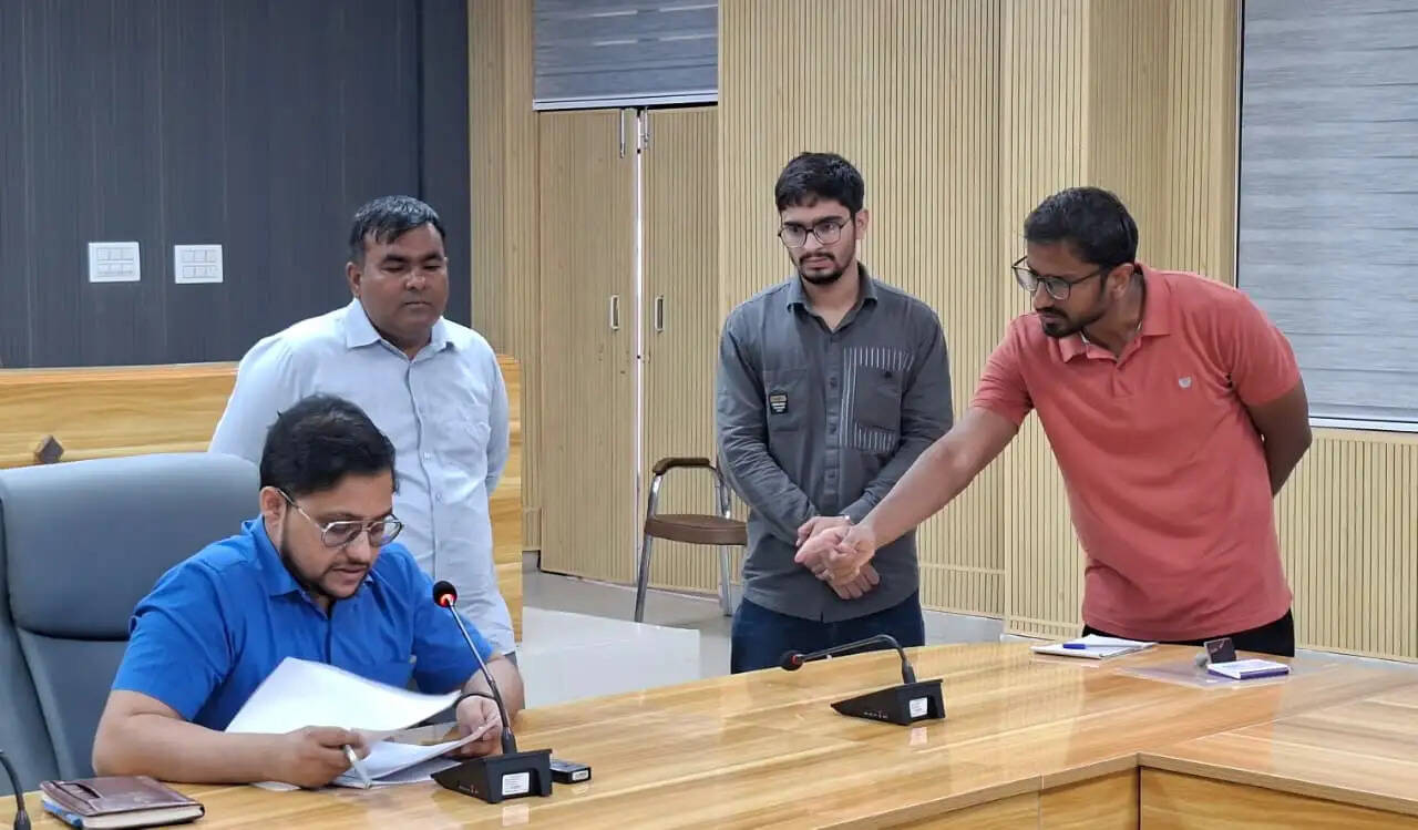 नूंह जिले के समाधान शिविरों में पहुंची 13 शिकायतें,अधिकारियों को समयबद्ध निस्तारण के निर्देश