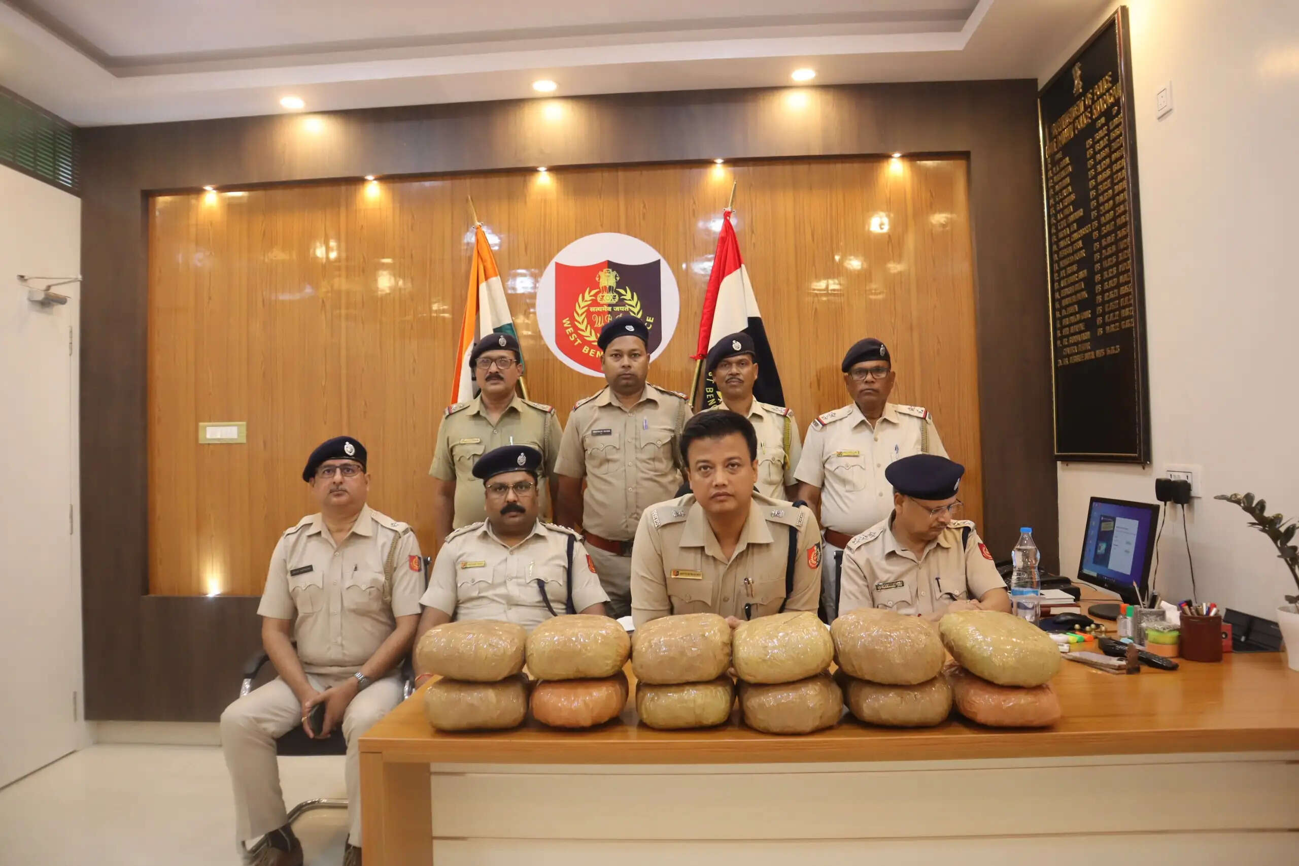 खड़गपुर स्टेशन पर 13 किलो गांजा बरामद, एक व्यक्ति गिरफ्तार