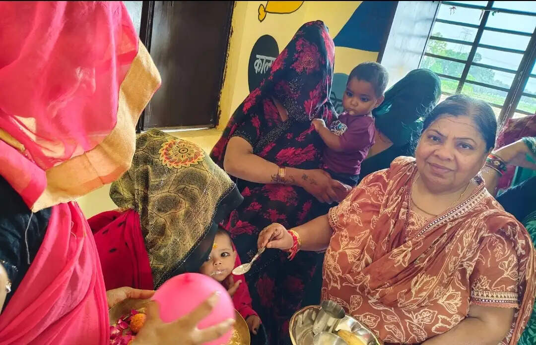 औरैया : नव निर्मित आंगनवाड़ी भवन का लोकार्पण, चौपाल में स्वास्थ्य व पोषण का दिया संदेश