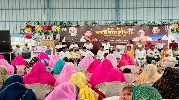 इंदौरः ग्राम लसुड़िया परमार में लगा जन-विश्वास शिविर, मौके पर समस्याए सुन हाथों-हाथ किया गया निराकरण
