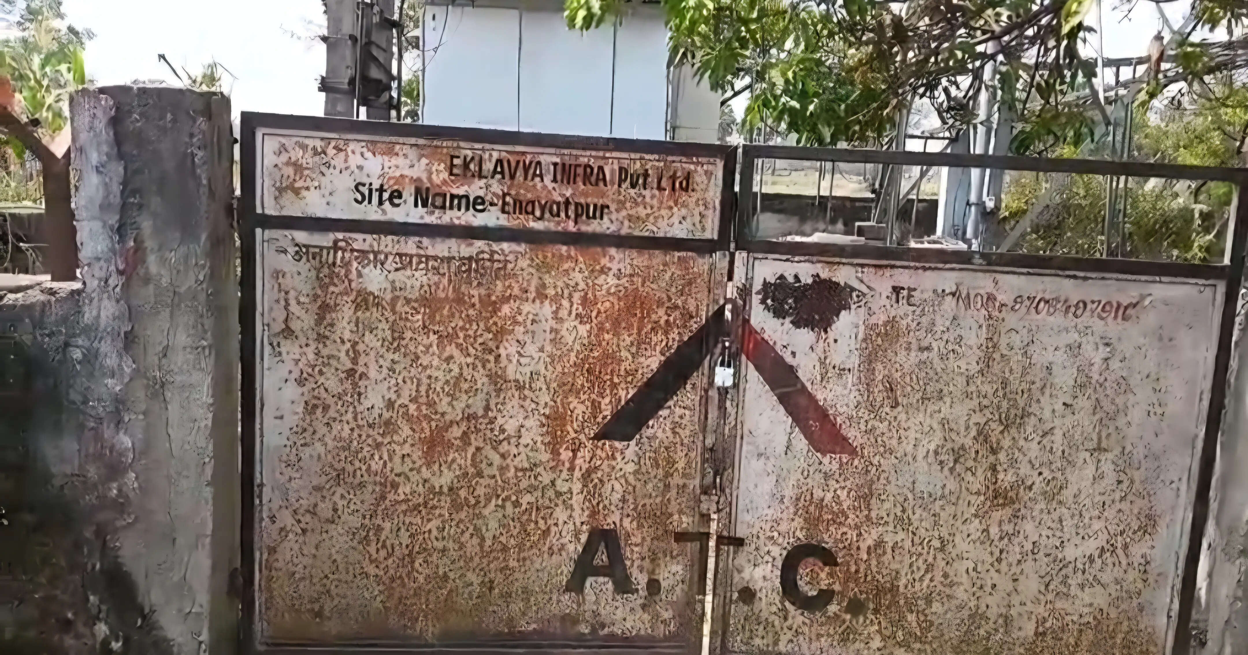 दाऊदपुर में प्रेम प्रसंग में मोबाइल टॉवर पर चढ़ी युवती शादी की जिद पर अड़ी है