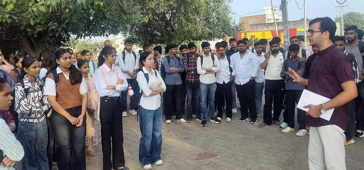 नशे के खिलाफ ग्रामीण युवाओं ने लिया संकल्प, हांसी-हिसार रूट पर नियमित बस सेवा की मांग