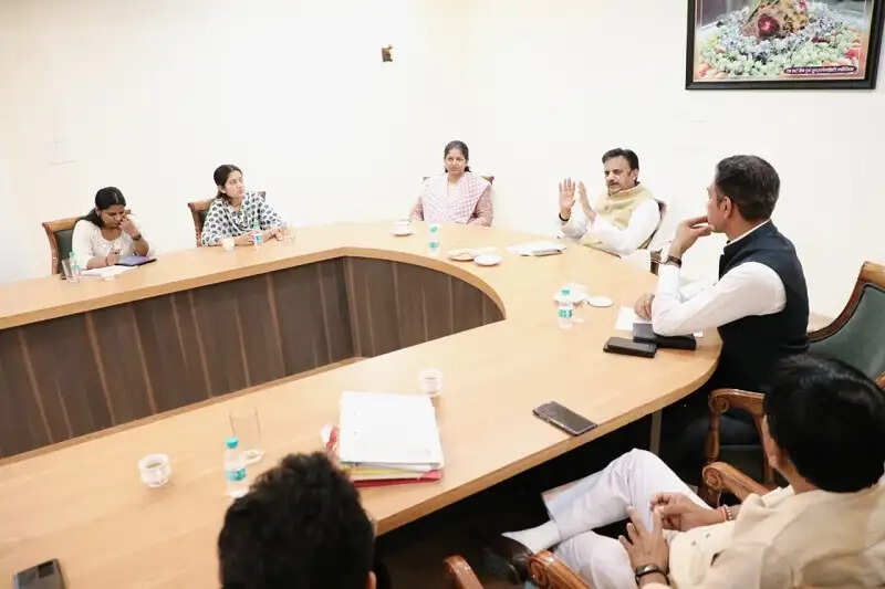 रीवाः उप मुख्यमंत्री शुक्ल ने की निर्माण कार्यों की समीक्षा