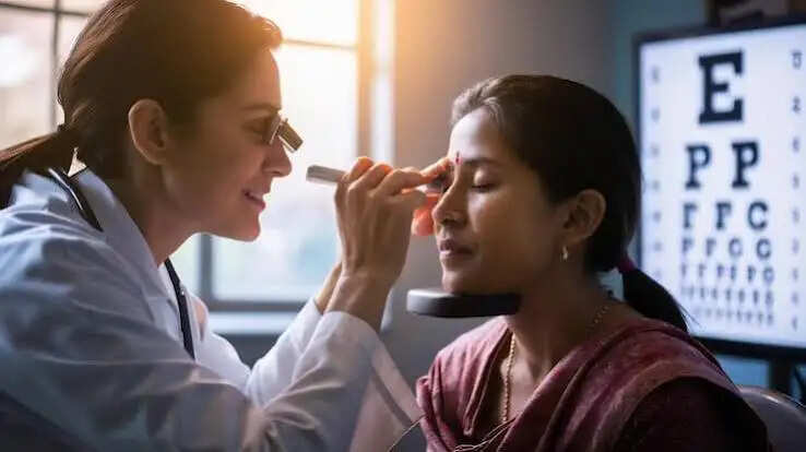 राज्यभर में नेत्र जांच और चश्मा वितरण अभियान करें तेज : डॉ पंकज