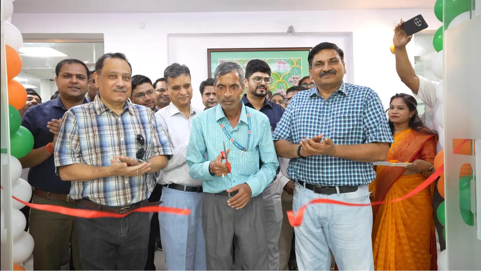 एनसीआर महाप्रबंधक ने विद्युत कर्षण नियंत्रण केंद्र का किया उद्घाटन