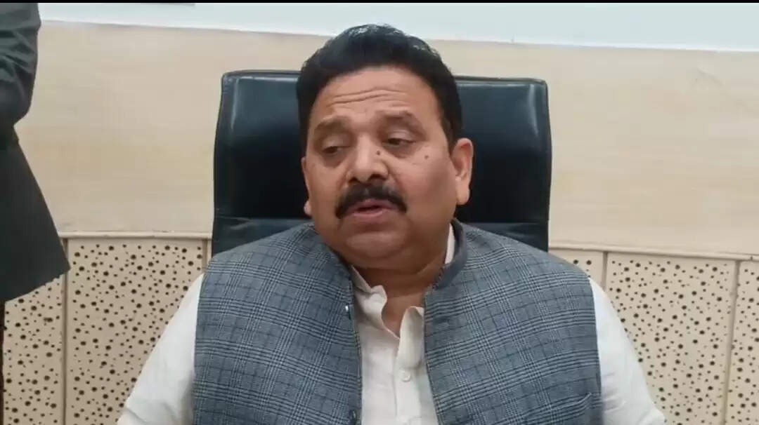 मंदिर न जाने वाले ही धर्म पर राजनीति कर रहे : रवीन्द्र जायसवाल