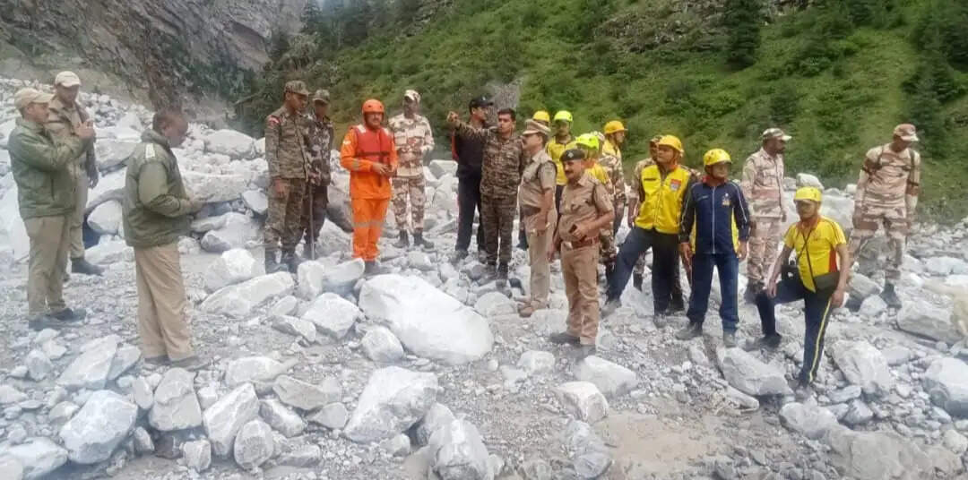 तमक नाले मे लापता बीआरओ के चालक पंकज की तलाश मे जुटी रेसक्यू टीमें