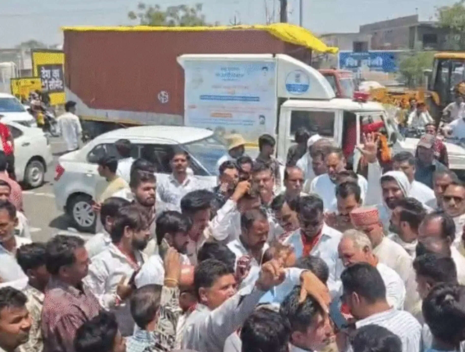 उज्जैन-झालावाड़ राष्ट्रीय राजमार्ग पर किसानों का चक्काजाम