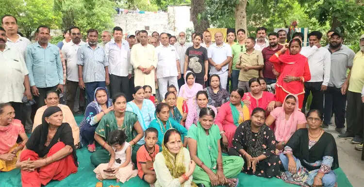 मदन मोहन मालवीय शोध संस्थान की घोषणा से ऋषिकुल के 250 परिवारों में विस्थापन का डर