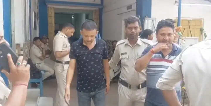रंगदारी वसूली और अवैध हथियार रखने के आरोप में युवक गिरफ्तार