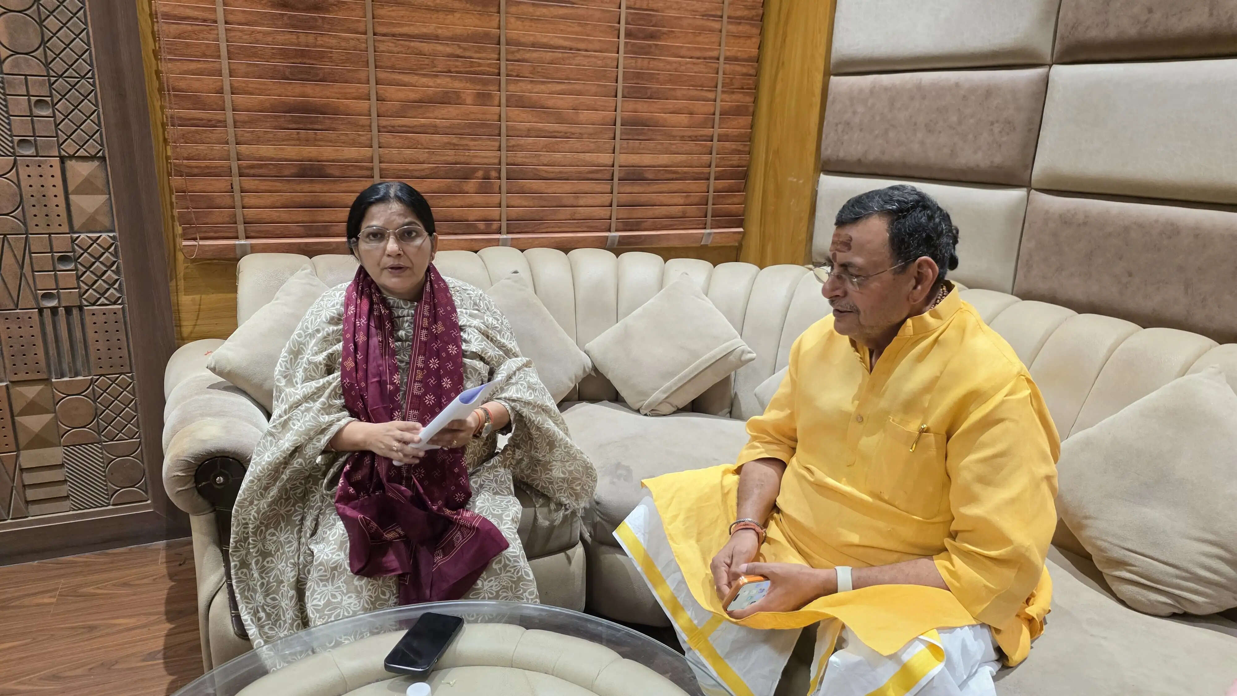 उच्च शिक्षा राज्य मंत्री रजनी तिवारी ने मां विंध्यवासिनी का किया दर्शन-पूजन
